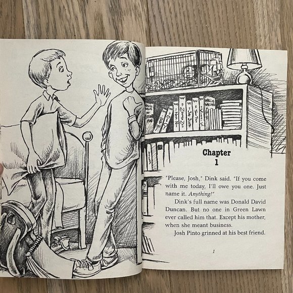 Random House A to Z Mysteries The Absent Author by Ron Roy (book 1) - Picture 5 of 5